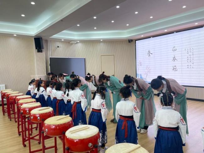 迪庆州幼儿园举行“开笔礼”