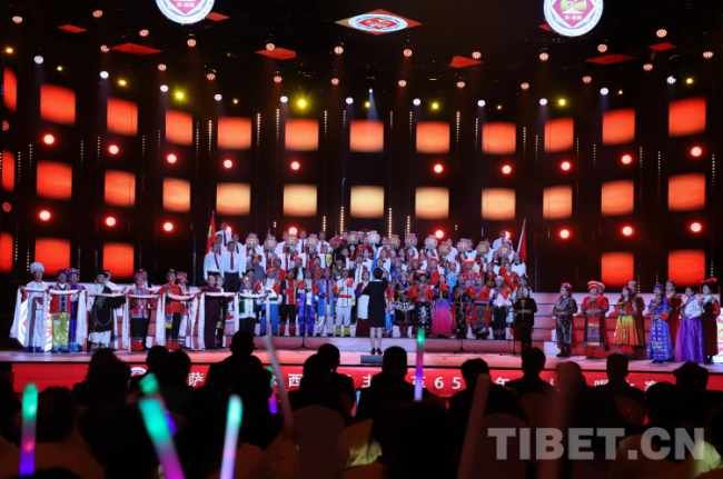 歌声赞美新生活——拉萨市纪念西藏民主改革65周年