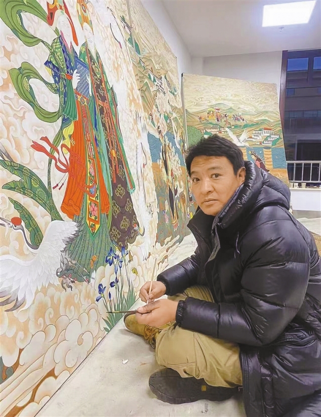西藏美术家拉巴次仁： 扎根雪域高原 绘就多彩画卷