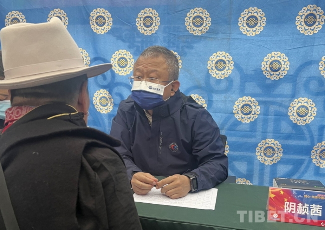 “同心·共铸中国心”医疗专家在四川马尔康义诊
