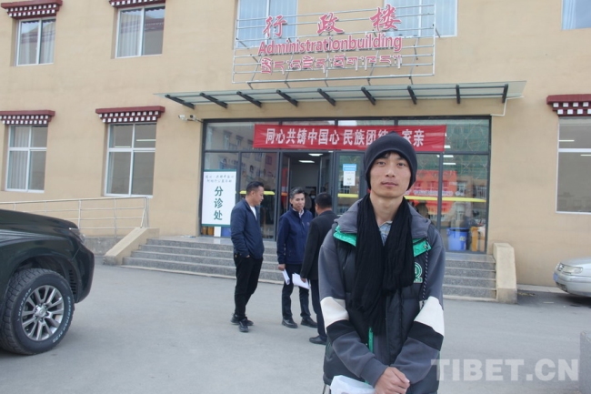 首都医疗专家团与阿坝县群众的温情故事