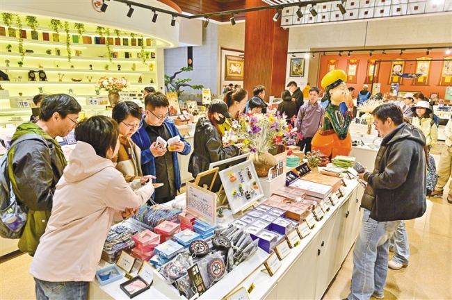 “传统＋科技”沉浸式体验 跨越时空的文博之旅