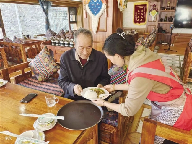 西藏全力推进老年助餐服务 目前已建成139个老年助餐服务点