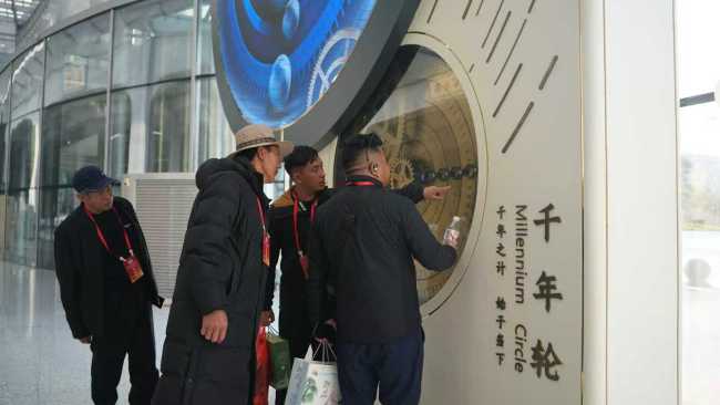 林芝波密县基层干部参观雄安站