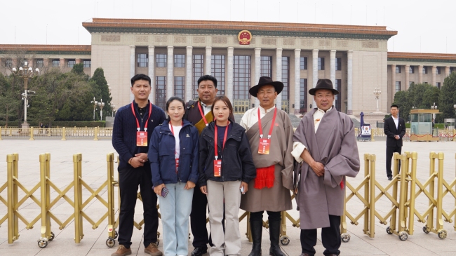 厚植爱国情怀 西藏农牧民合作组织带头人参观天安门广场