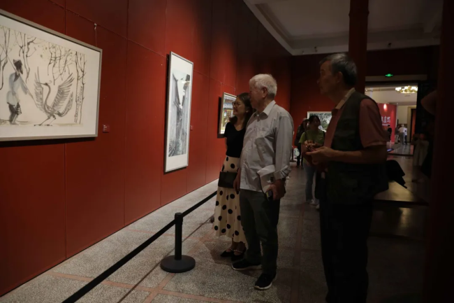 关注“云南画院建院40周年美术作品展”在云南美术馆开幕