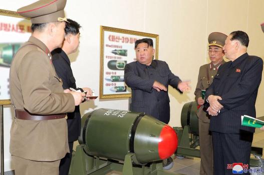朝鲜公开实战化核弹头：一次性展示至少10枚！