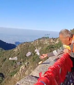 网传环卫工往泰山下扔垃圾 管委会：已要求保洁公司对涉事员工处罚