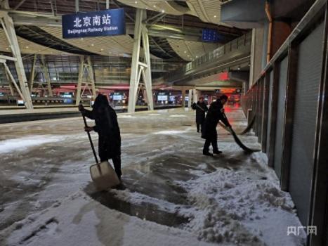 受降雪影响北京大量列车晚点 官方提醒：建议市民明天错峰出行
