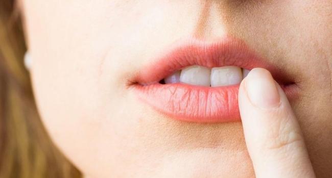 嘴唇出现这5种颜色当心大病信号，多数人都忽视了