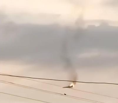 俄军一架战略轰炸机坠毁 机身起火3人获救，第4名成员搜救中