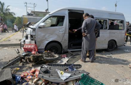 日媒：在巴基斯坦卡拉奇，5名日本人所乘车辆遭自杀式炸弹袭击
