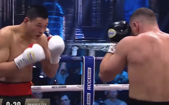 中国巨人被19战19胜12KO俄拳王击倒，沉默60秒后，恐怖重拳直接KO