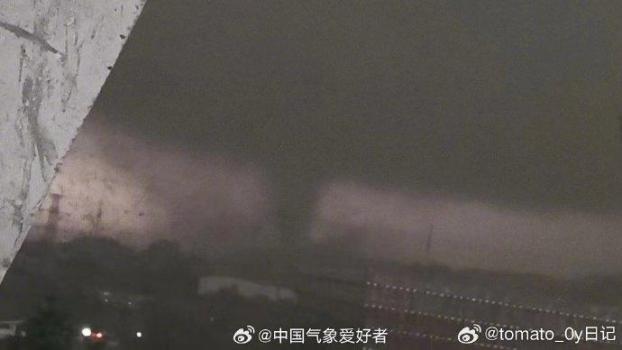 广州局地龙卷风 天空闪过5道白光 多地目击龙卷