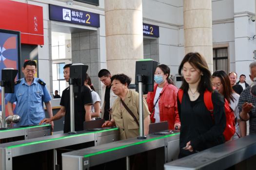 五一国铁郑州局预计发送83万人次 多地增开临客保出行