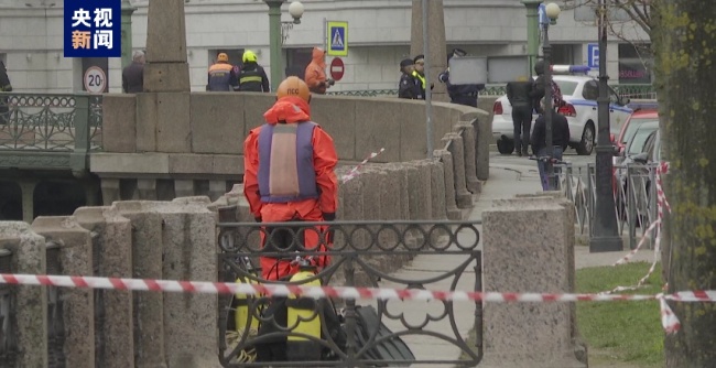 俄一公交车坠河7人死亡 事故原因待查