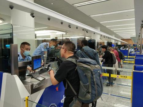 上半年2.87亿人次出入境 成都航空口岸旅客流量激增