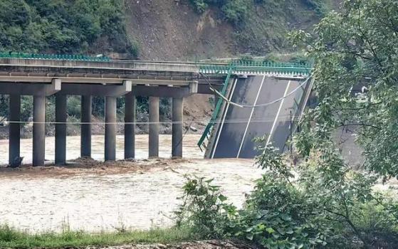 陕西柞水：桥面垮塌完全因为降雨，已致11人遇难