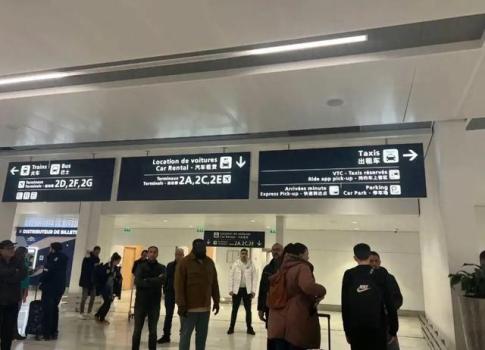巴黎机场标识语只有中英法三种语言 中国游客影响力升级