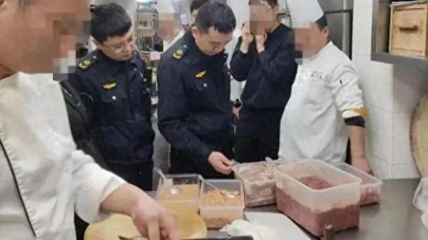 上海网红餐厅被曝用亚硝酸盐 食品安全引关注