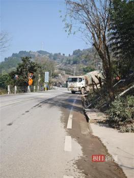 离世机车博主车祸事发地增设反光镜 缓坡弯道安全升级