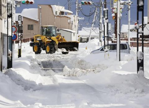 日本福島雪崩約160人被困 無傷亡報告