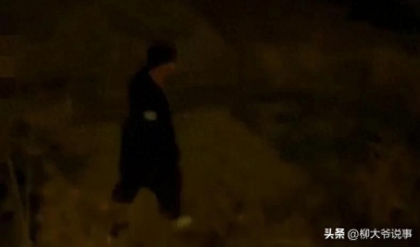 男子橋底下勒死流浪狗遭女子喝止,，女子大聲喝止后一路追到地下室,！