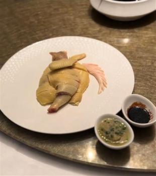 听音乐喝牛奶长大的鸡半只卖480元 顾客质疑智商税