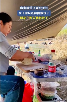 第一次见露营还蒸包子的 装备齐全现场揉面馋坏旁人