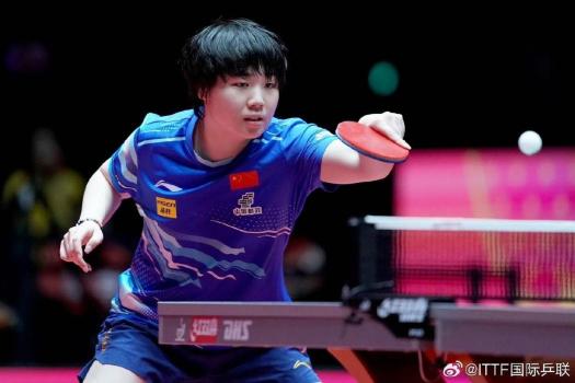 国乒女单提前包揽冠亚军 蒯曼逆转胜伊藤美诚