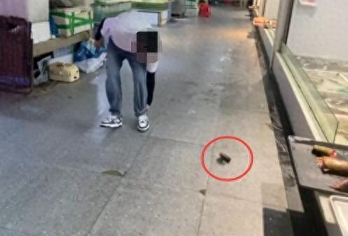 用秤砣砸顾客鱼贩被拘12天 争执升级引发处罚