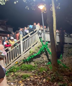 千余游客滯留張家界大喊退票 寒夜中的憤怒與反思