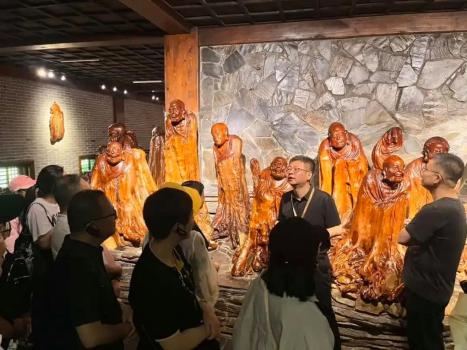文旅局長考導游證親自帶團 一線體驗獲游客贊譽
