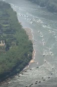 景區(qū)回應漓江游船堪比赤壁之戰(zhàn) 五一游客爆滿