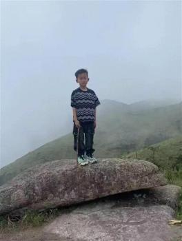 福建8歲男童在1800米山頂失蹤 多方持續(xù)搜救中