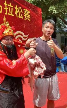 小區(qū)舉辦減重活動(dòng)業(yè)主喜提14斤豬肉 每減一斤獎(jiǎng)一斤