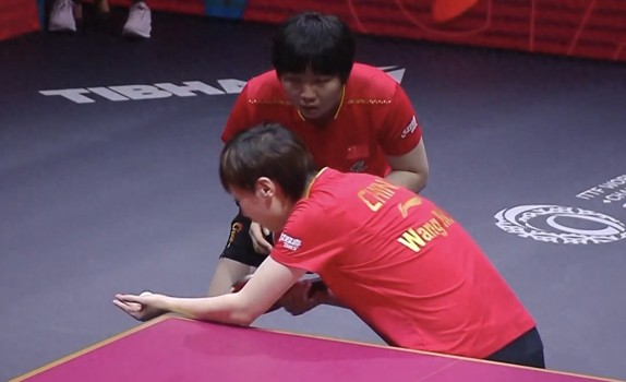 王曼昱/蒯曼3-0轻取朝鲜00后组合 顺利晋级下一轮