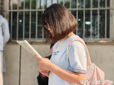 高考語(yǔ)文 考生爭(zhēng)分奪秒復(fù)習(xí)