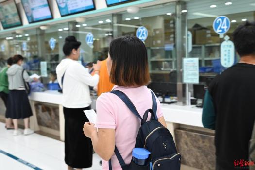 陪診師：我們不是“黃牛” 臨時(shí)家人的情感支持