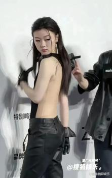 网友吐槽单依纯风格单一 造型转变引发热议