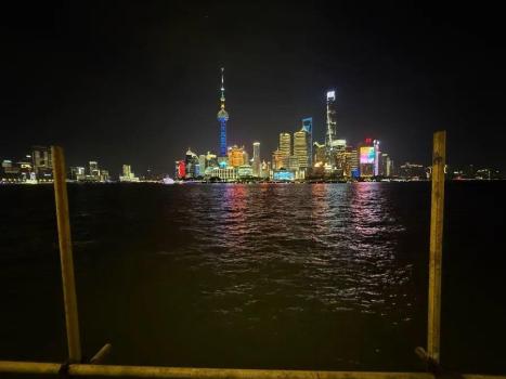 上海外灘最佳觀景位被鋼管陣霸占 景觀燈修繕中