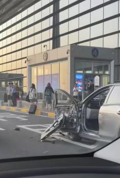 天津机场航站楼送客通道车祸 司机受伤引关注