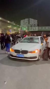 山東臨沂警方抓獲23名砸車打人嫌疑人 未成年人涉案引關(guān)注