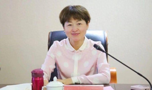女干部嚴(yán)重違反生活紀(jì)律 本人照片曝光,，52歲劉嵐被“雙開”