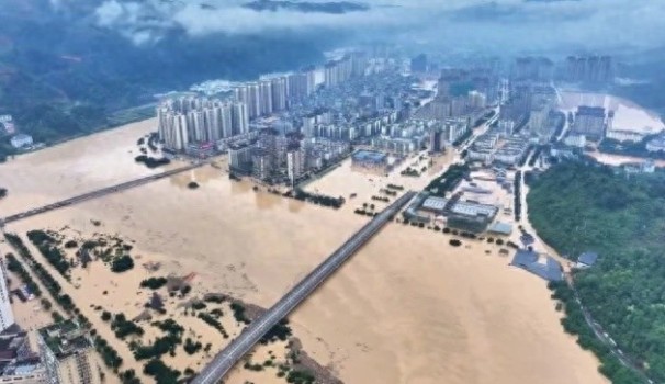 榕江款物捐贈聯(lián)系人稱不缺物資了 家園重建待客來