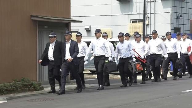 日本警察拿電鋸上街抓捕黑道 網(wǎng)友熱議執(zhí)法風(fēng)格
