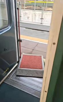 火車行駛中未關車門,？12306回應 需調查核實
