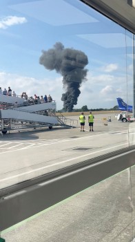 英國一小型飛機在英國墜毀 已致4人死亡