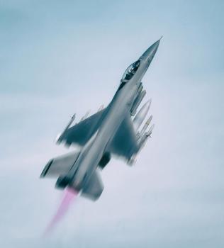 大V：攻击11无人机改写空战规则 隐身无人机重塑空战逻辑