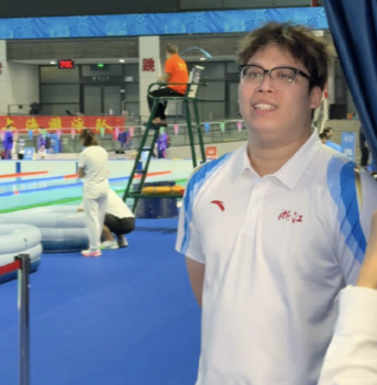 徐嘉余采访被教练催吃饭！